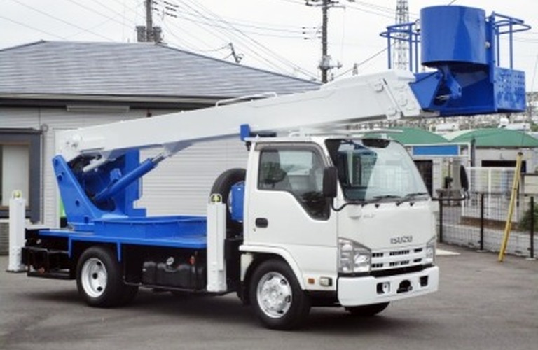 トラック式高所作業車を全国へ販売いたします | 茨城の中古特殊車両なら実績のグローバル・トラックス株式会社
