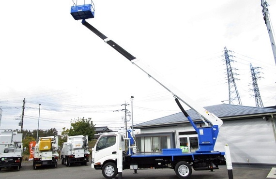 茨城にある17ｍの中古高所作業車を取り扱っているグローバル・トラックス㈱