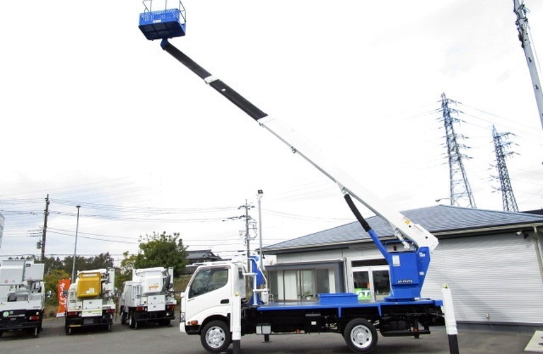 茨城にある17ｍの中古高所作業車を取り扱っているグローバル・トラックス㈱